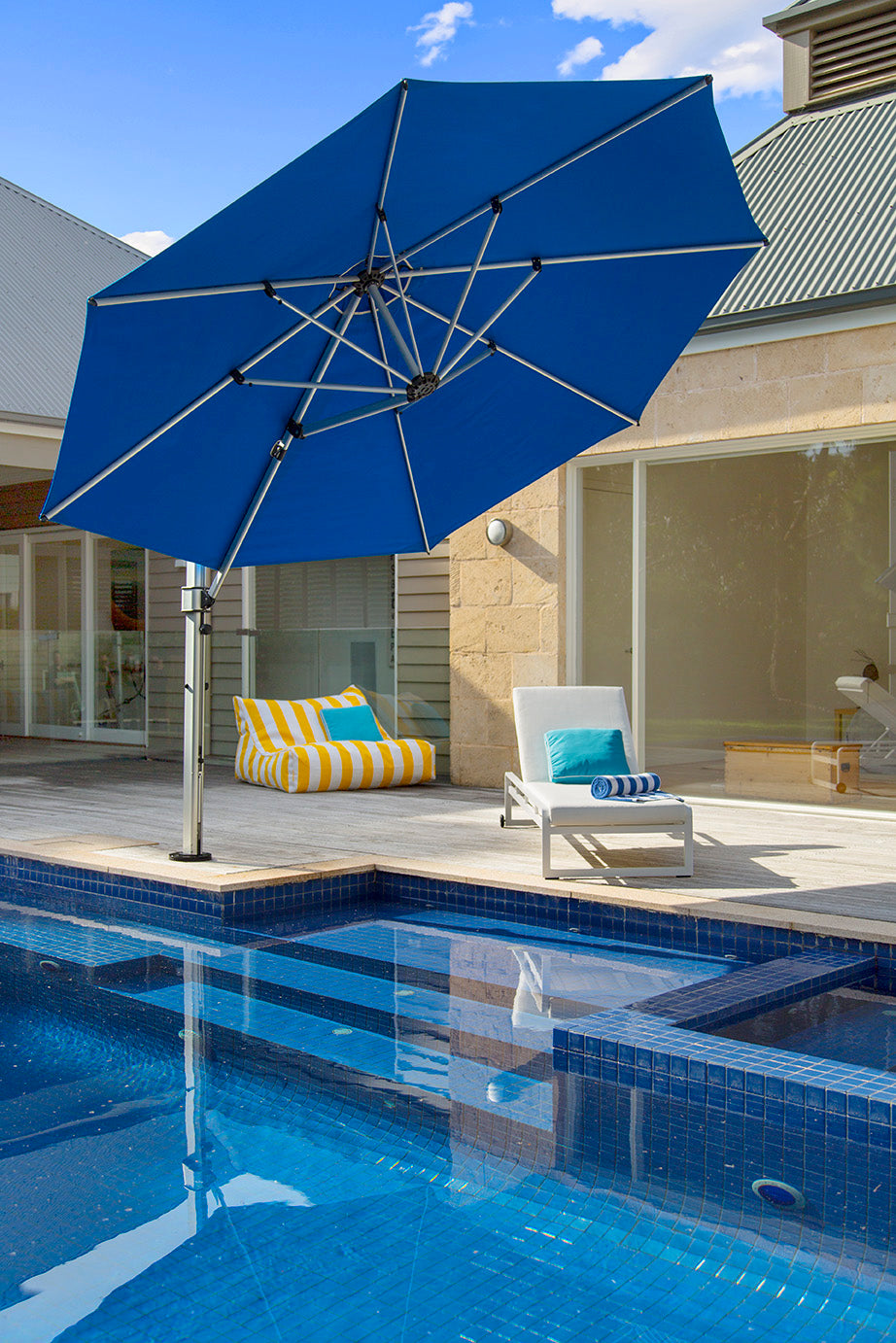 InstaShade Aurora Cantilever Parasol