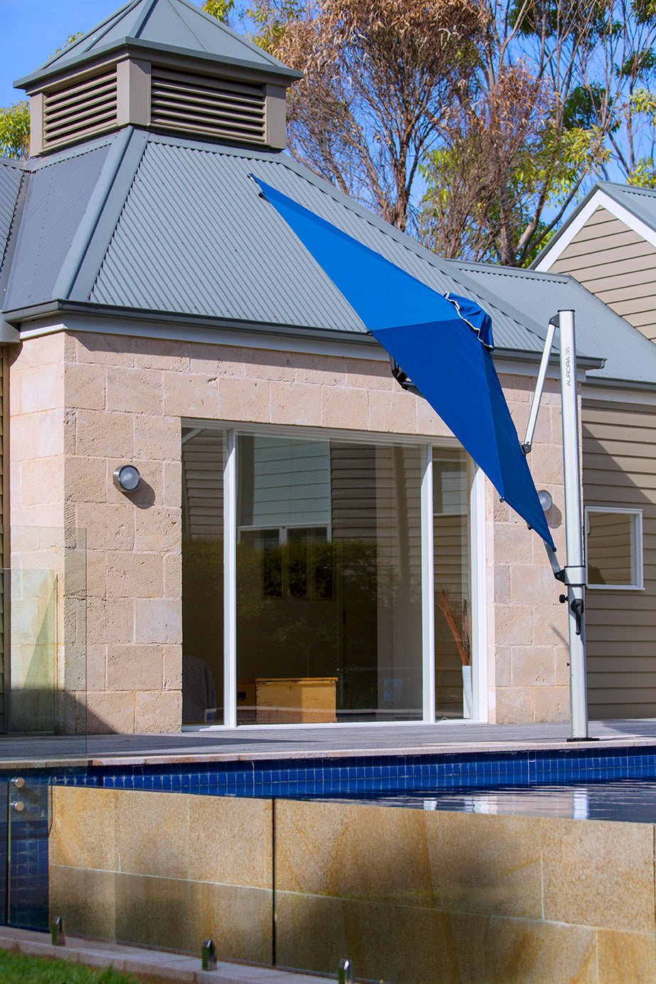 InstaShade Aurora Cantilever Parasol