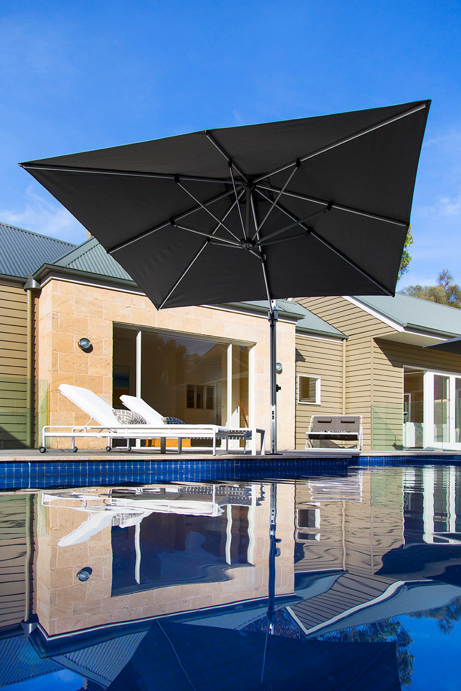 InstaShade Aurora Cantilever Parasol