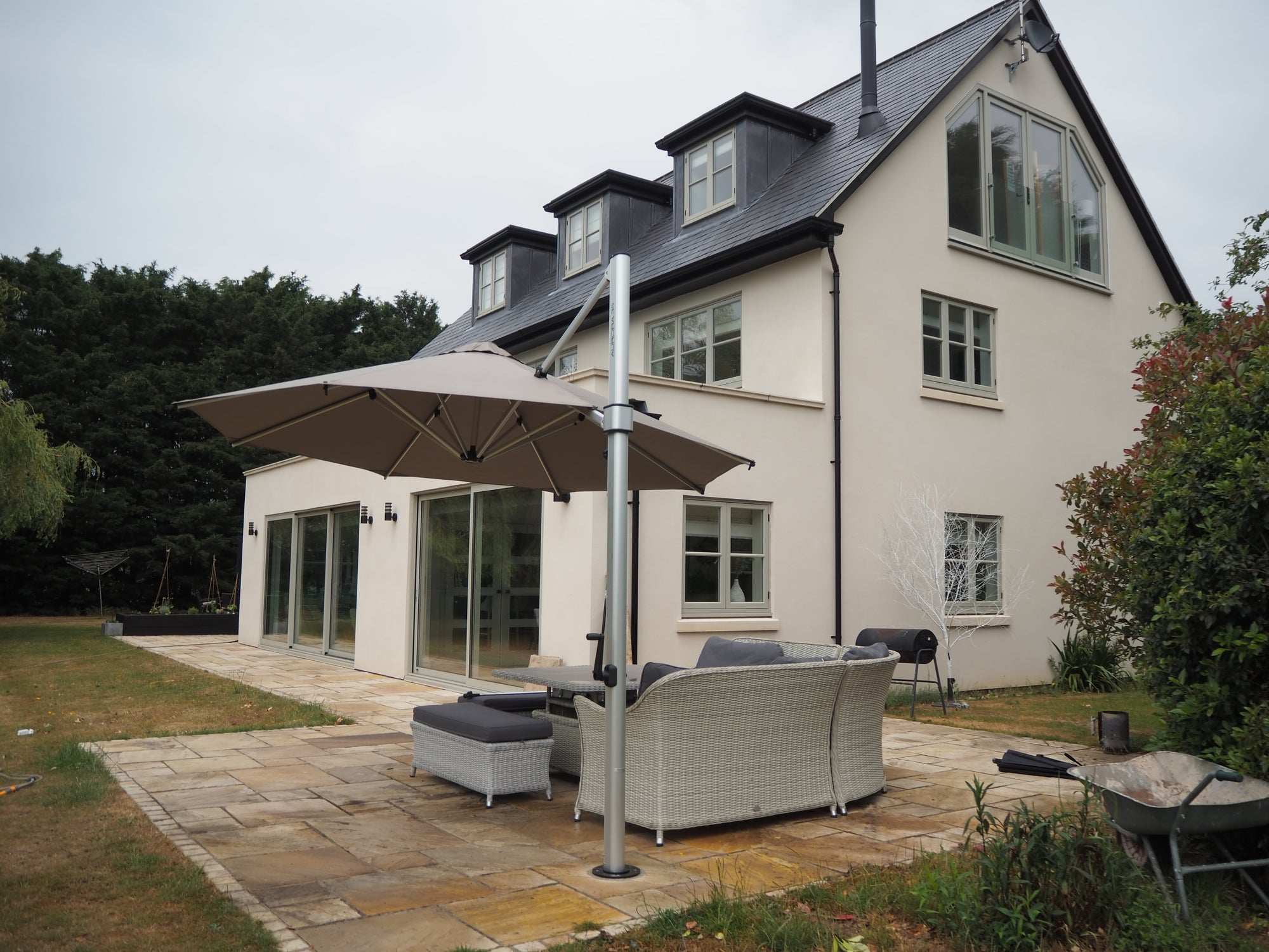 InstaShade Aurora Cantilever Parasol