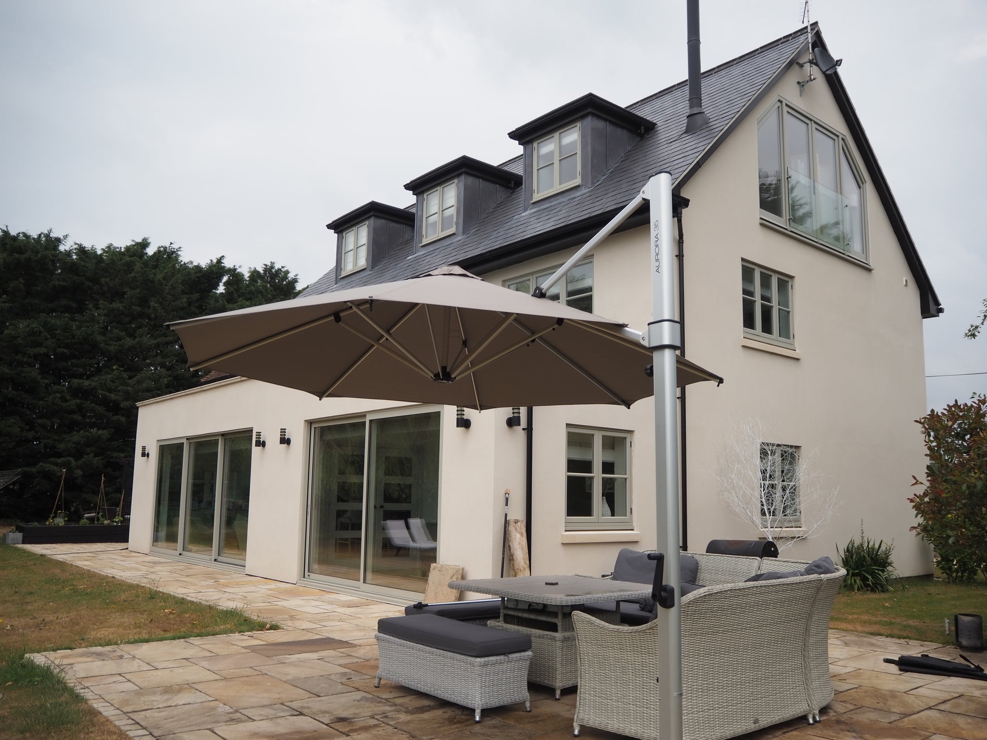 InstaShade Aurora Cantilever Parasol