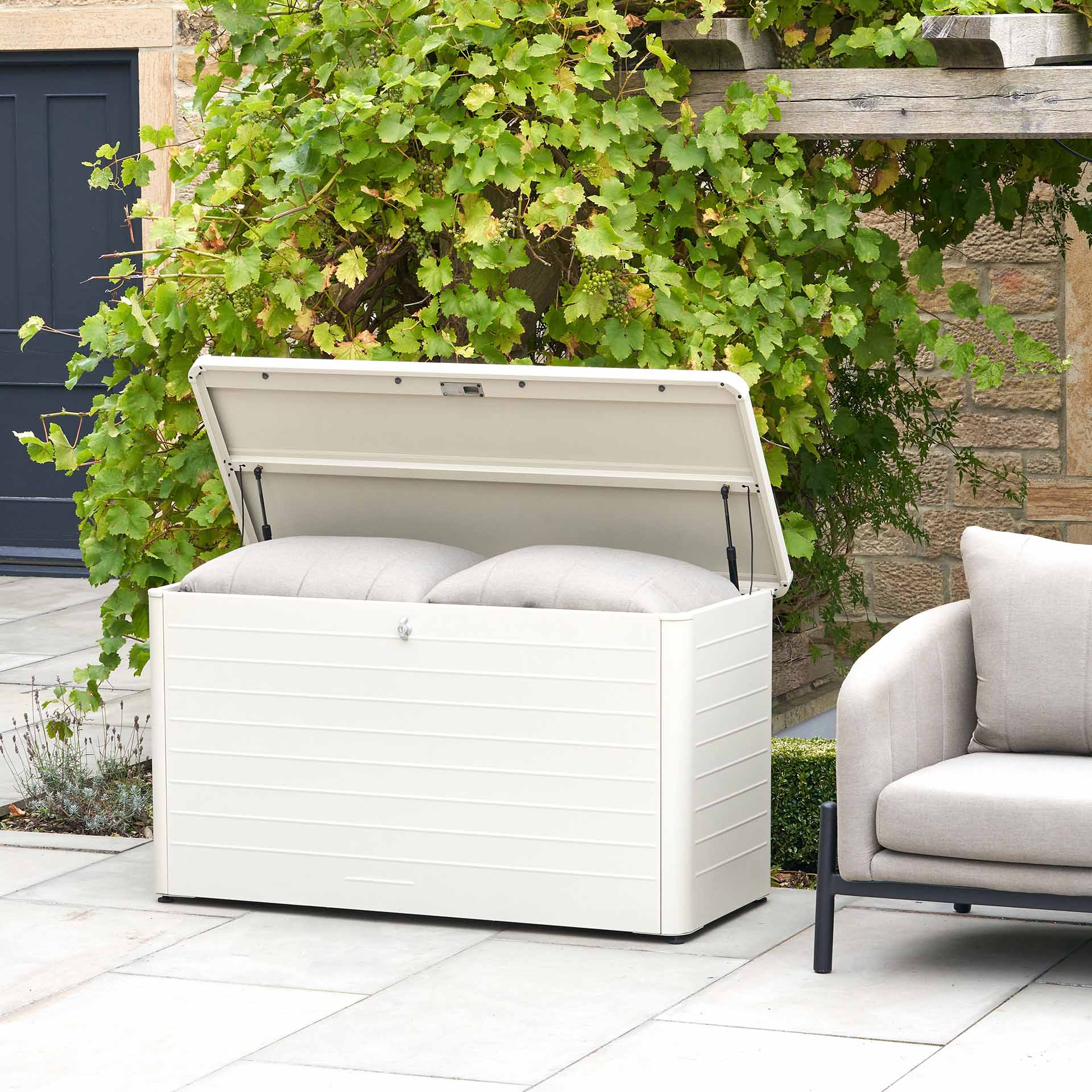 Pacific Rhode Island Pebble Small Cushion Box