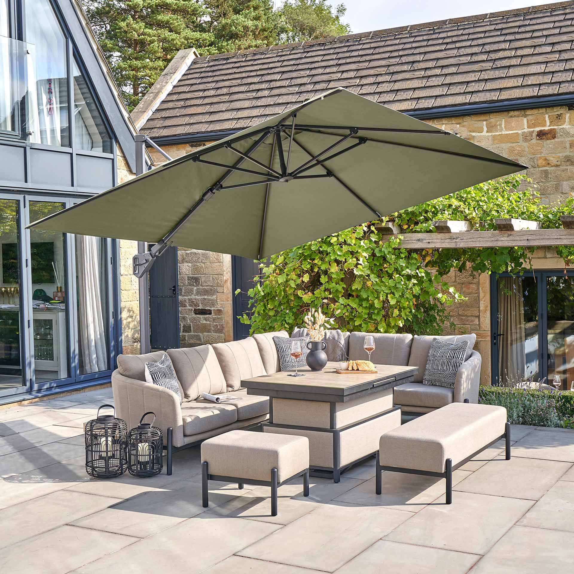 Platinum Challenger Premium Lush Green 3m Square Parasol